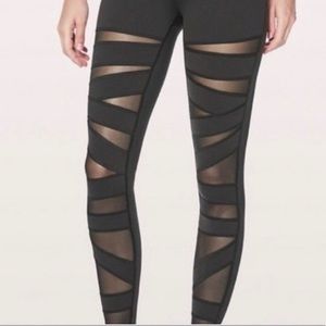 Lululemon mesh zigzag leggings. 7/8 length.